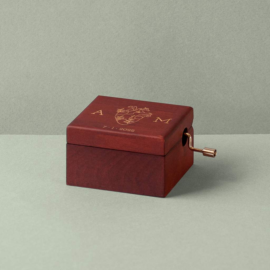 Lacquered music box with heart & plants